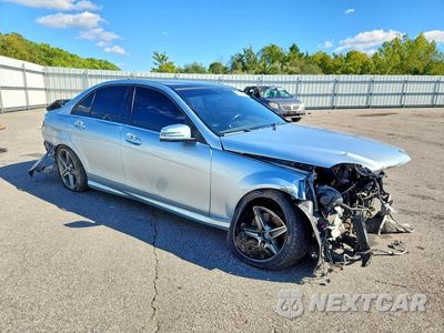 Czwarte zdjęcie samochodu z boku: 2013 MERCEDES-BENZ C 300 4MATIC VIN:WDDGF8AB3DR261741 - miniatura