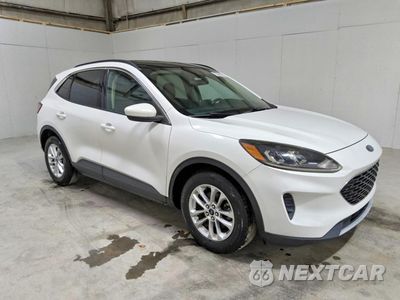 Czwarte zdjęcie samochodu z boku: 2020 FORD ESCAPE SE VIN:1FMCU0G6XLUC15485 - miniatura