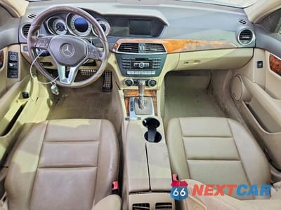 Zdjęcie 8 z 12 samochodu: 2012 MERCEDES-BENZ C 300 4MATIC VIN:WDDGF8BB1CR239525 - miniatura
