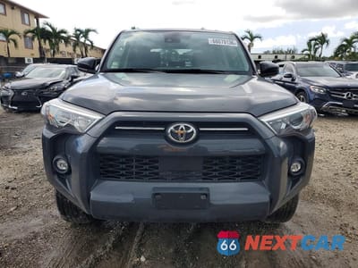 Piąte zdjęcie samochodu w środku: 2024 TOYOTA 4RUNNER SR5 VIN:JTEEU5JR8R5312891 - miniatura