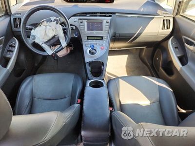 Zdjęcie 8 z 12 samochodu: 2014 TOYOTA PRIUS FOUR VIN:JTDKN3DU6E0392465 - miniatura