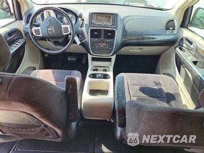 Zdjęcie 8 z 14 samochodu: 2011 DODGE GRAND CARAVAN CREW VIN:2D4RN5DG1BR606514 - miniatura