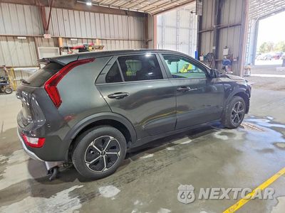 Trzecie zdjęcie samochodu z tyłu: 2025 KIA NIRO LX VIN:KNDCP3LEXS5254810 - miniatura