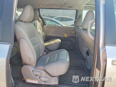Zdjęcie 11 z 14 samochodu: 2015 TOYOTA SIENNA XLE 8-PASSENGER VIN:5TDYK3DCXFS543543 - miniatura