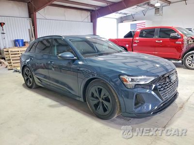 Czwarte zdjęcie samochodu z boku: 2024 AUDI Q8 E-TRON PREMIUM VIN:WA14AAGE6RB014115 - miniatura