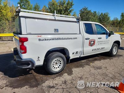 Trzecie zdjęcie samochodu z tyłu: 2022 CHEVROLET SILVERADO K1500 VIN:1GCRDAEK9NZ509468 - miniatura