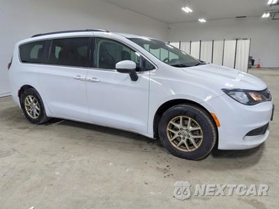 Czwarte zdjęcie samochodu z boku: 2021 CHRYSLER VOYAGER LXI VIN:2C4RC1DG5MR504745 - miniatura