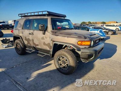 Czwarte zdjęcie samochodu z boku: 2010 TOYOTA FJ CRUISER BASE VIN:JTEZU4BF3AK010611 - miniatura