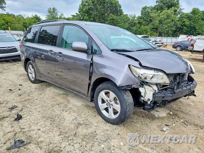 Czwarte zdjęcie samochodu z boku: 2019 TOYOTA SIENNA LE VIN:5TDKZ3DC1KS015756 - miniatura