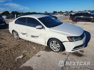 Czwarte zdjęcie samochodu z boku: 2017 VOLKSWAGEN JETTA S VIN:3VW2B7AJ7HM224150 - miniatura