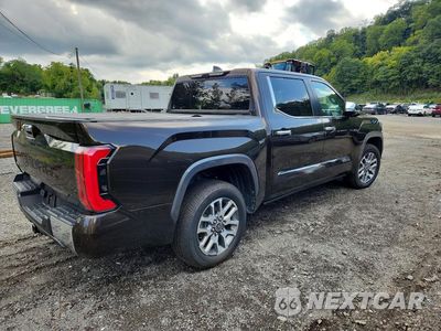 Trzecie zdjęcie samochodu z tyłu: 2024 TOYOTA TUNDRA 1794 EDITION HV VIN:5TFMC5DB7RX048701 - miniatura