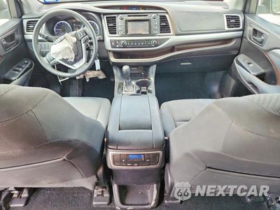 Zdjęcie 8 z 13 samochodu: 2019 TOYOTA HIGHLANDER LE VIN:5TDZARFH4KS054391 - miniatura