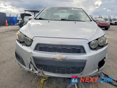 Piąte zdjęcie samochodu w środku: 2015 CHEVROLET SONIC LT VIN:1G1JC5SB6F4206098 - miniatura