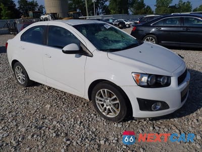 Czwarte zdjęcie samochodu z boku: 2012 CHEVROLET SONIC LT VIN:1G1JD5SH6C4138270 - miniatura