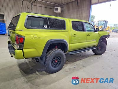 Trzecie zdjęcie samochodu z tyłu: 2022 TOYOTA TACOMA TRD PRO VIN:3TYCZ5AN8NT064225 - miniatura