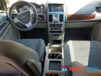 Zdjęcie 8 z 13 samochodu: 2010 CHRYSLER TOWN & COUNTRY TOURING VIN:2A4RR5D10AR413213 - miniatura