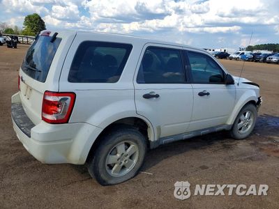 Trzecie zdjęcie samochodu z tyłu: 2011 FORD ESCAPE XLS VIN:1FMCU0C72BKB33646 - miniatura
