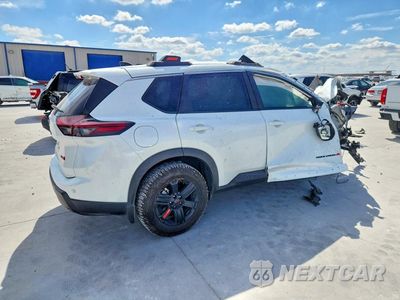 Trzecie zdjęcie samochodu z tyłu: 2026 NISSAN ROGUE ROCK CREEK VIN:5N1BT3BB6TC812191 - miniatura