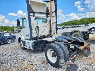 Drugie zdjęcie samochodu z przodu: 2017 VOLVO VNL SEMI TRUCK VIN:4V4N39TG4HN988087 - miniatura