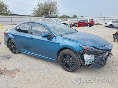 Czwarte zdjęcie samochodu z boku: 2025 TOYOTA CAMRY SE VIN:4T1DAACKXSU181097 - miniatura