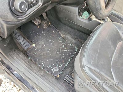 Zdjęcie 7 z 13 samochodu: 2015 JEEP RENEGADE LIMITED VIN:ZACCJADT0FPB83973 - miniatura