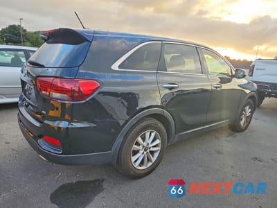 Trzecie zdjęcie samochodu z tyłu: 2019 KIA SORENTO L VIN:5XYPG4A33KG477853 - miniatura