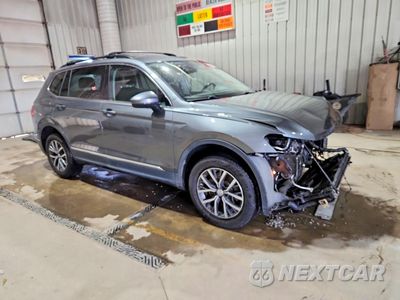 Czwarte zdjęcie samochodu z boku: 2018 VOLKSWAGEN TIGUAN SE VIN:3VV3B7AXXJM003662 - miniatura