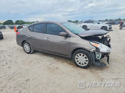 Czwarte zdjęcie samochodu z boku: 2017 NISSAN VERSA 1.6 SV VIN:3N1CN7AP1HK433028 - miniatura