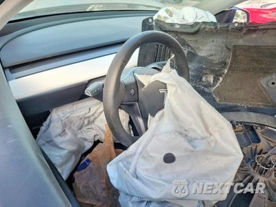Zdjęcie 8 z 12 samochodu: 2021 TESLA MODEL Y VIN:5YJYGDEE8MF189319 - miniatura
