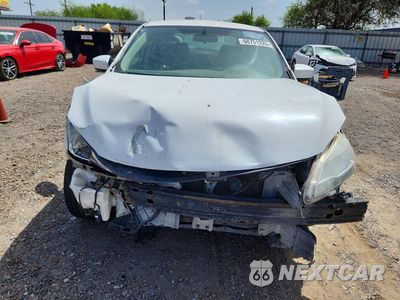 Piąte zdjęcie samochodu w środku: 2015 NISSAN SENTRA S VIN:3N1AB7AP3FY324516 - miniatura