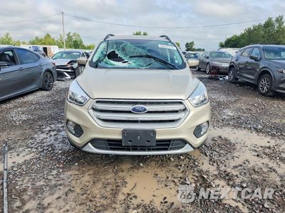 Piąte zdjęcie samochodu w środku: 2018 FORD ESCAPE SE VIN:1FMCU9GD2JUC46147 - miniatura