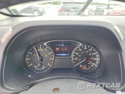 Zdjęcie 9 z 13 samochodu: 2016 NISSAN PATHFINDER SL VIN:5N1AR2MM3GC671198 - miniatura