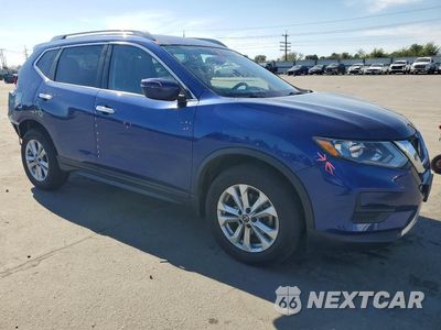 Czwarte zdjęcie samochodu z boku: 2018 NISSAN ROGUE S VIN:5N1AT2MV1JC830737 - miniatura