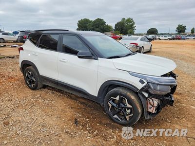 Czwarte zdjęcie samochodu z boku: 2025 KIA SELTOS S VIN:KNDEUCAAXS7732794 - miniatura