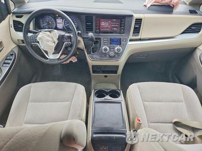 Zdjęcie 8 z 13 samochodu: 2018 TOYOTA SIENNA LE VIN:5TDKZ3DC6JS942234 - miniatura