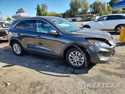 Czwarte zdjęcie samochodu z boku: 2020 FORD ESCAPE SE VIN:1FMCU0G67LUC74266 - miniatura