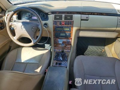 Zdjęcie 8 z 12 samochodu: 2002 MERCEDES-BENZ E 320 VIN:WDBJF65J72B500492 - miniatura