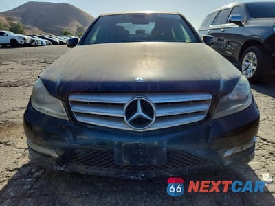 Piąte zdjęcie samochodu w środku: 2012 MERCEDES-BENZ C 250 VIN:WDDGF4HB8CA609187 - miniatura