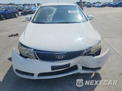 Piąte zdjęcie samochodu w środku: 2010 KIA FORTE EX VIN:KNAFU4A21A5868824 - miniatura