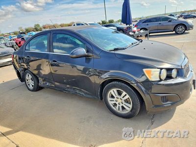 Czwarte zdjęcie samochodu z boku: 2014 CHEVROLET SONIC LT VIN:1G1JC5SB1E4193680 - miniatura