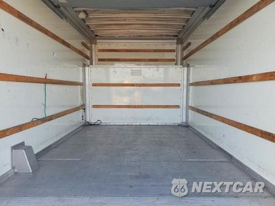 Zdjęcie 10 z 13 samochodu: 2006 FORD E450 BOX TRUCK VIN:1FDXE45SX6DA56347 - miniatura