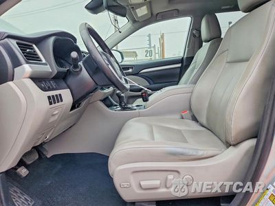 Zdjęcie 7 z 13 samochodu: 2018 TOYOTA HIGHLANDER XLE VIN:5TDJZRFH1JS560362 - miniatura