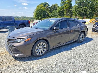 2018 TOYOTA CAMRY LE 4T1B11HK8JU583635 - główne zdjęcie licytacji z USA - miniatura