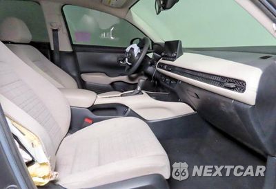 Piąte zdjęcie samochodu w środku: 2024 HONDA HR-V LX VIN:3CZRZ1H32RM737142 - miniatura