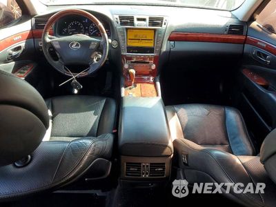 Zdjęcie 8 z 12 samochodu: 2010 LEXUS LS 460 VIN:JTHBL5EF2A5096887 - miniatura
