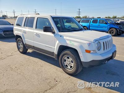 Czwarte zdjęcie samochodu z boku: 2017 JEEP PATRIOT SPORT VIN:1C4NJRBB2HD138102 - miniatura