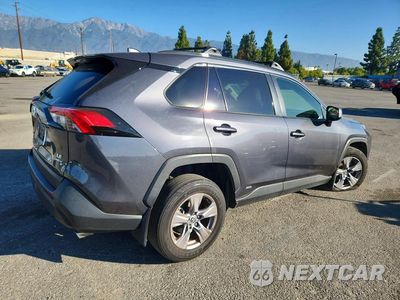 Trzecie zdjęcie samochodu z tyłu: 2025 TOYOTA RAV4 LE VIN:JTMMWRFV0SD295619 - miniatura