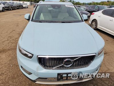 Piąte zdjęcie samochodu w środku: 2019 VOLVO XC40 T5 MOMENTUM VIN:YV4162UK0K2104423 - miniatura
