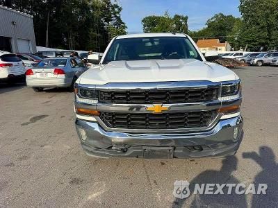 Piąte zdjęcie samochodu w środku: 2018 CHEVROLET SILVERADO K1500 LT VIN:1GCVKREC5JZ318684 - miniatura