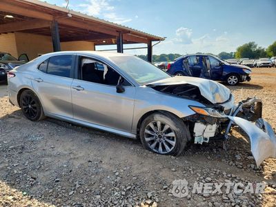Czwarte zdjęcie samochodu z boku: 2018 TOYOTA CAMRY LE VIN:4T1B11HK5JU066972 - miniatura